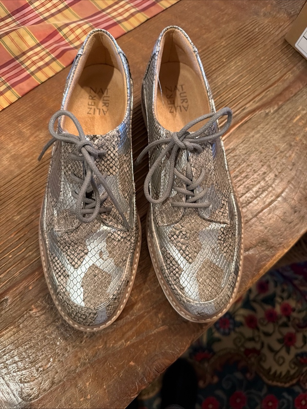 Naturalizer Shoes Womens Size 8 Silver Snake Print Lace Up Comfort Oxford